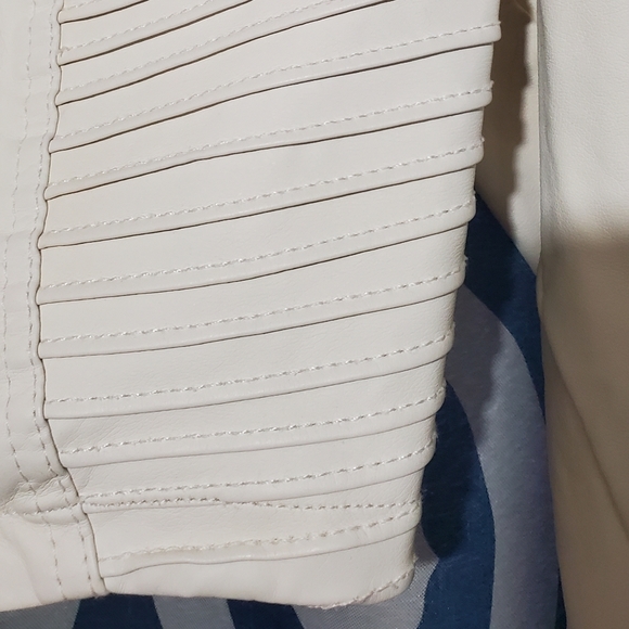 Charlotte Russe cropped jacket - Picture 11 of 14